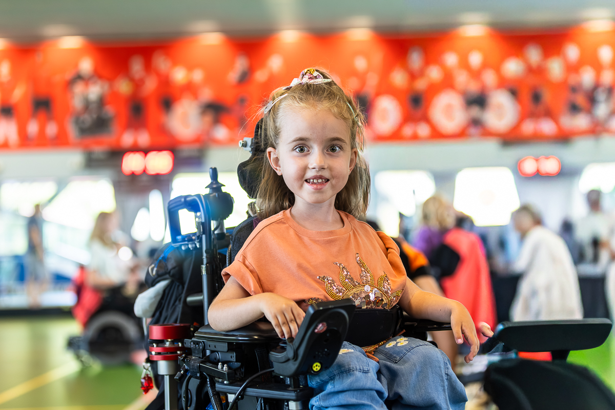 Kind-ambassadeur Lanah is een kind met een spierziekte. Haar spieren breken één voor één af. title=